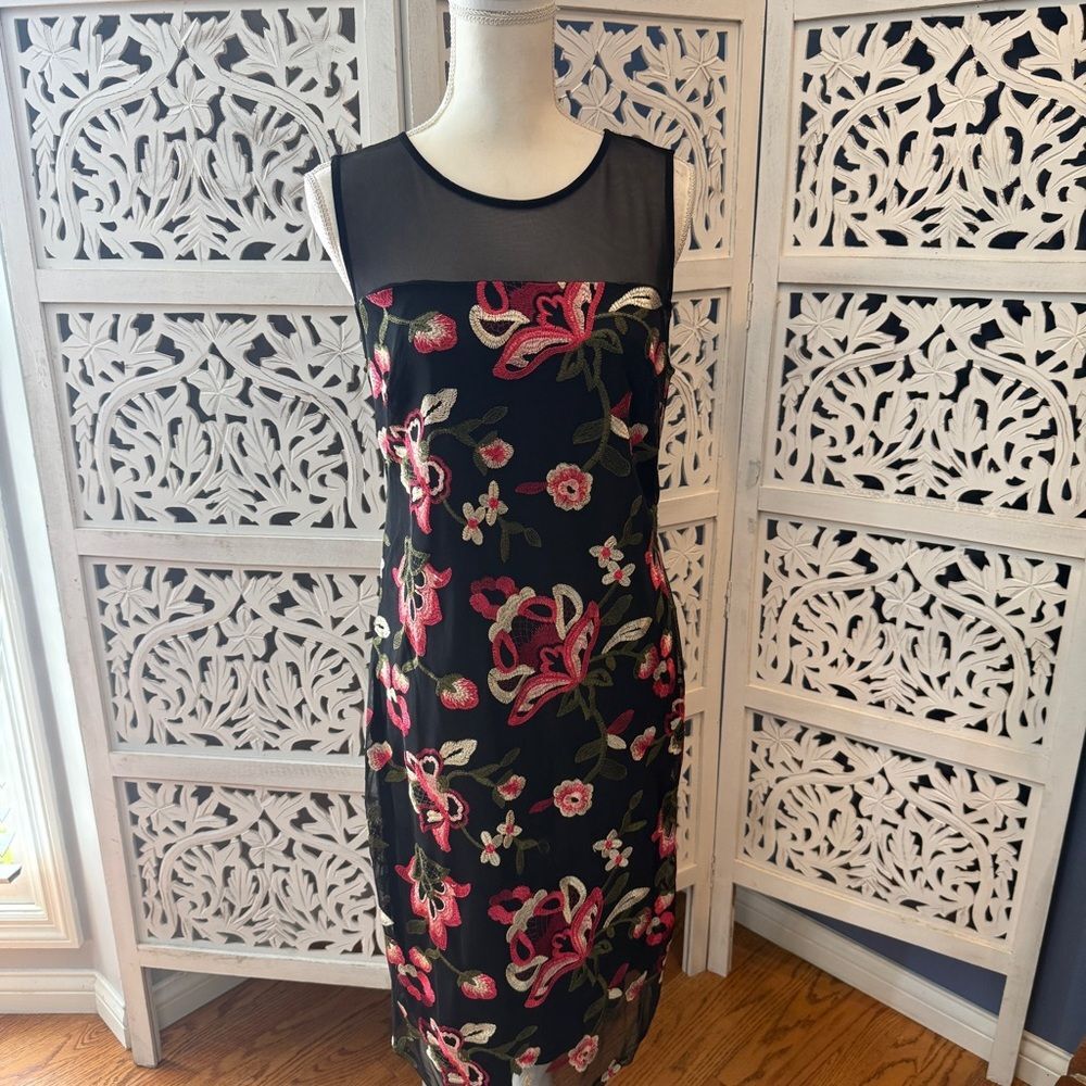 NWT Thalia Sodi Embroidered Floral Black and Pink Sheath Dress Sz M